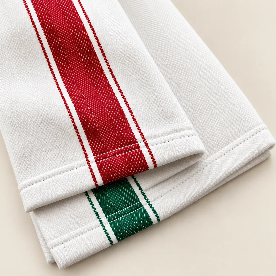 Détail de deux torchons en coton jacquard avec bandes rouge et verte dans la longueur Image