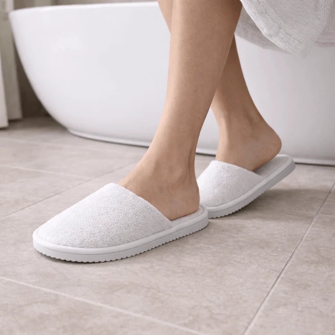 Chaussons de bain du lot professionnel présentés en situation Image