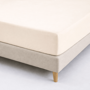 Drap housse percale Crème posé sur un lit avec son sommier vue de haut - Ecolinge