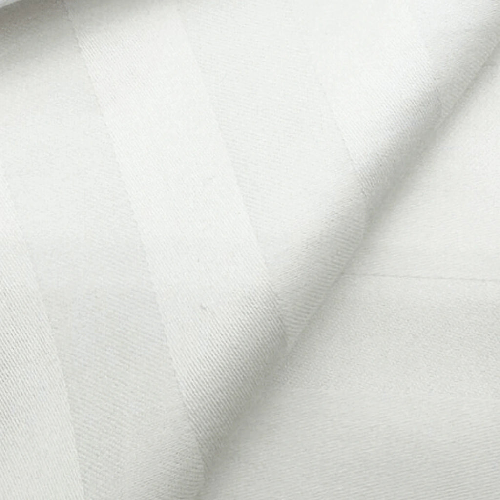 Détail de la polypercale et des bandes satinées de la housse de couette Confort Hôtel