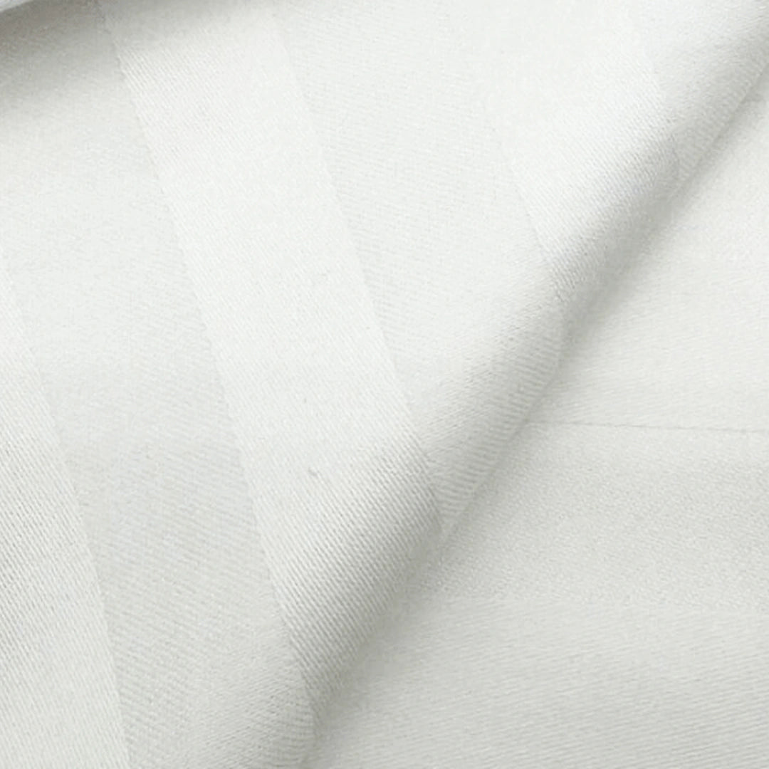 Détail de la polypercale et des bandes satinées de la housse de couette Confort Hôtel